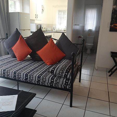 Sunshine Self Catering Apartment Mbombela Luaran gambar
