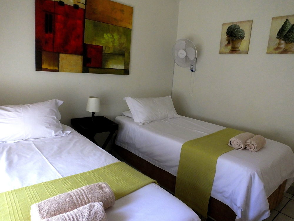 Sunshine Self Catering Apartment Mbombela Luaran gambar