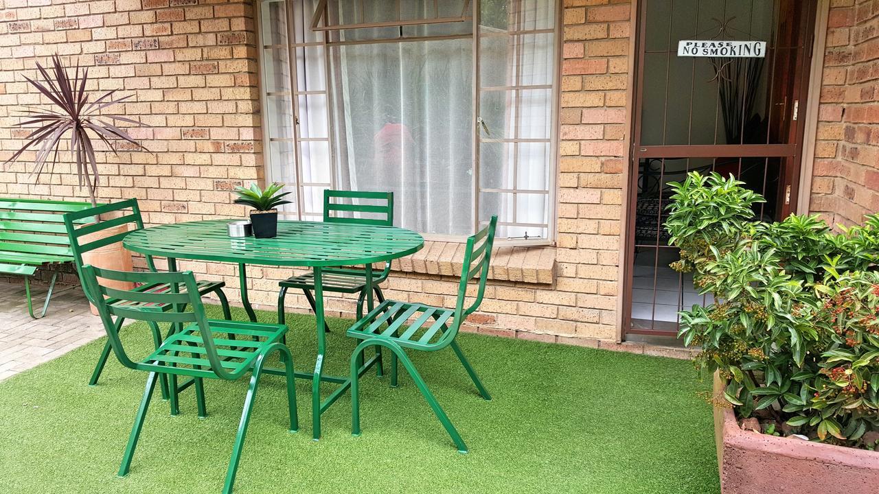 Sunshine Self Catering Apartment Mbombela Luaran gambar
