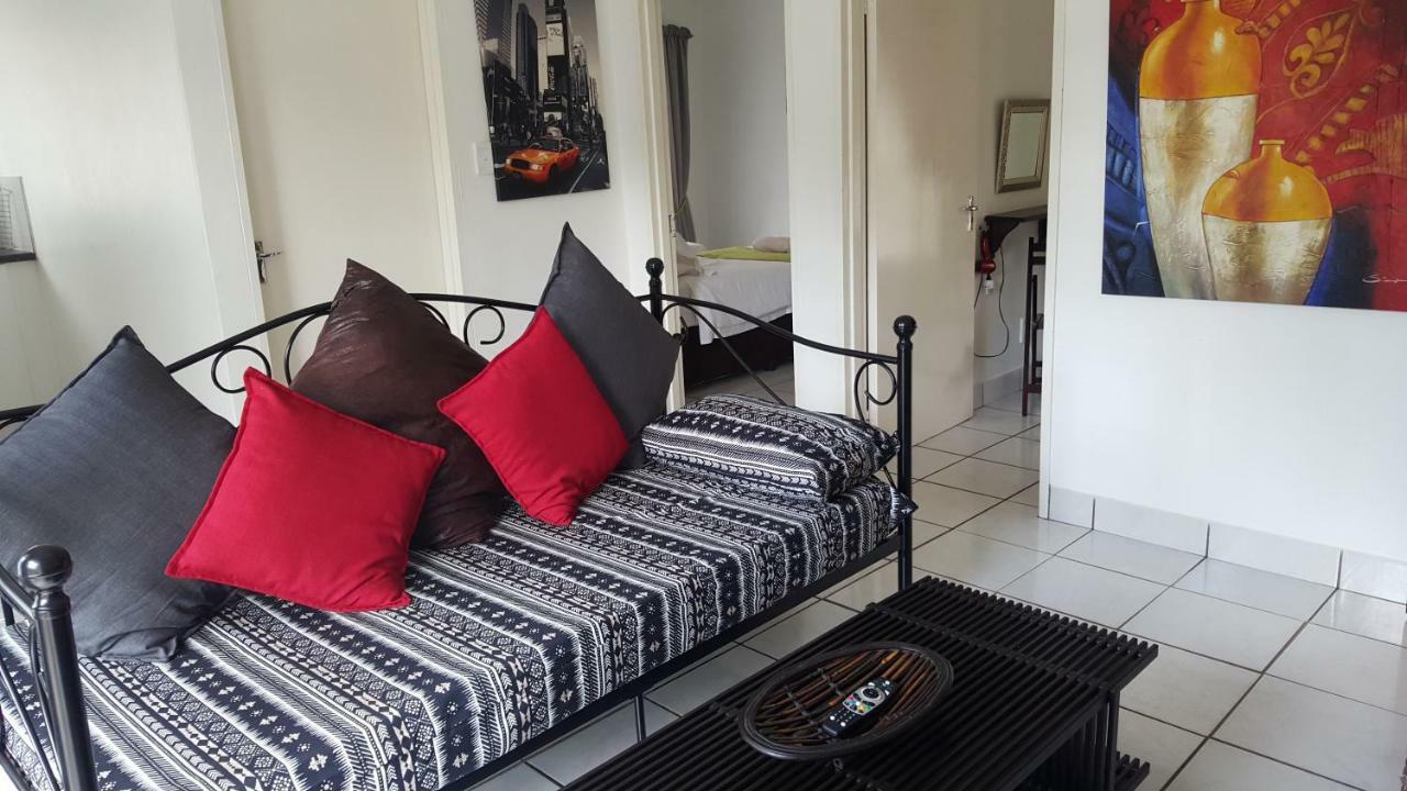 Sunshine Self Catering Apartment Mbombela Luaran gambar