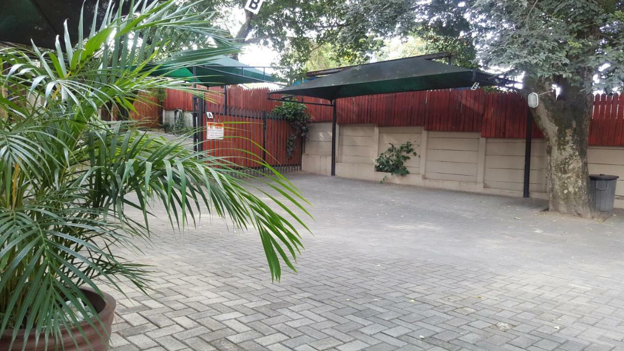 Sunshine Self Catering Apartment Mbombela Luaran gambar